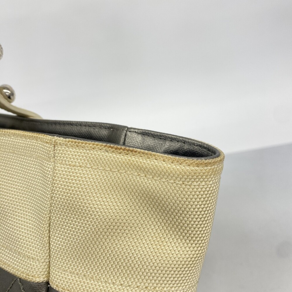 CHANEL Cream Leather Tote Bag - Picture 8 of 13